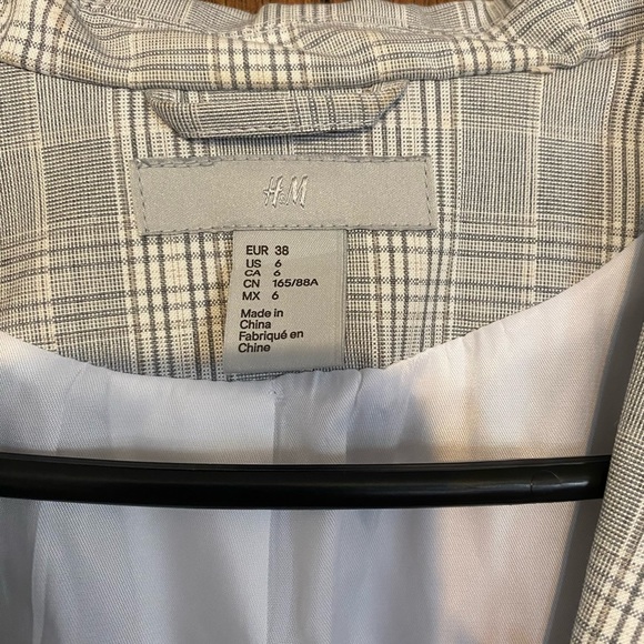 Classy white and gray blazer jacket - Picture 3 of 7